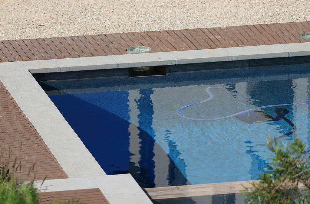 Cómo mantener tu piscina perfecta durante el verano con Grupo EM Inmobiliaria