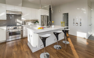 Cómo hacer que una casa pequeña se sienta grande: estrategias de diseño que transforman espacios